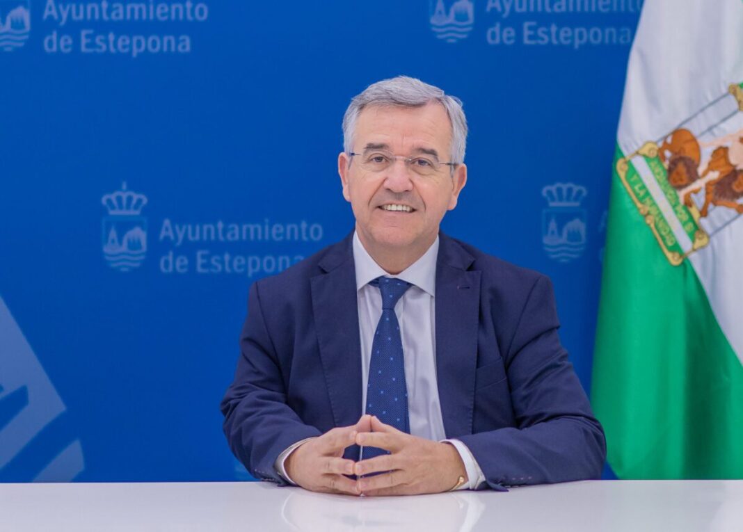 Estepona devuelve más de 7 millones a sus vecinos en 2026: 6,6 millones en bonificaciones del IBI y exención de basura para 1.812 familias