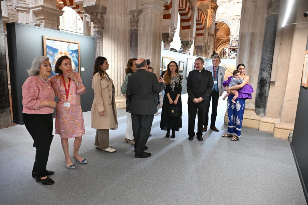 La Mezquita-Catedral de Córdoba acoge hasta el 24 de mayo una muestra de arte sacro con obras de Salvador Dalí
