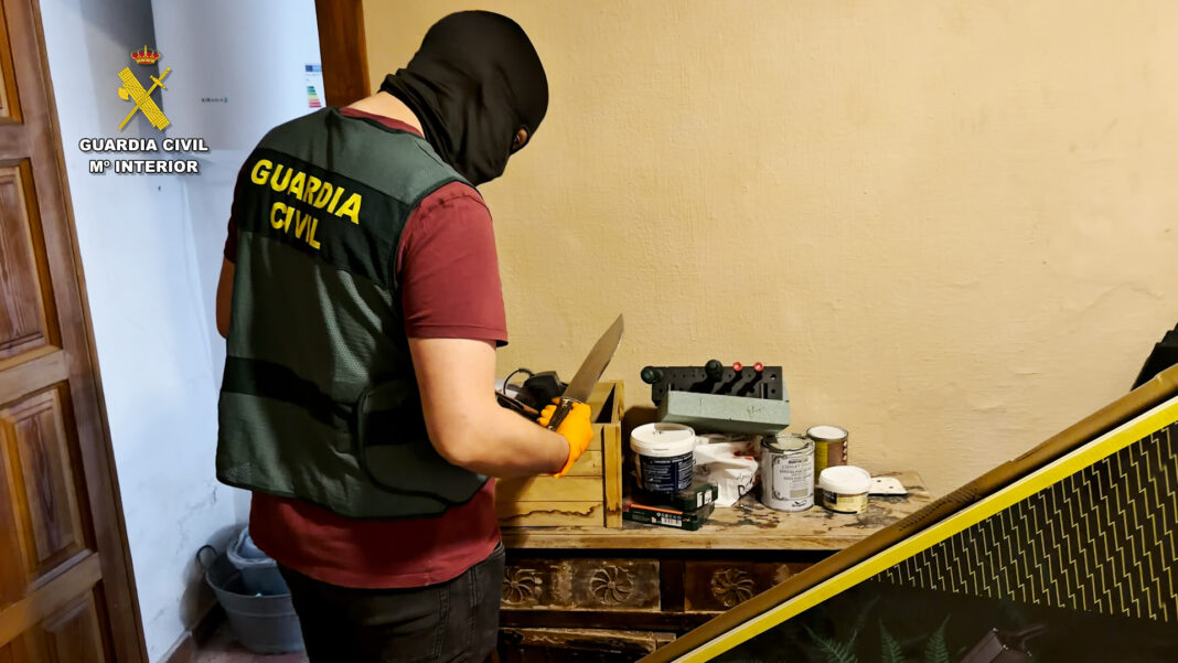 La Guardia Civil interviene 1.357 plantas de marihuana ocultas en contenedores soterrados en Granada