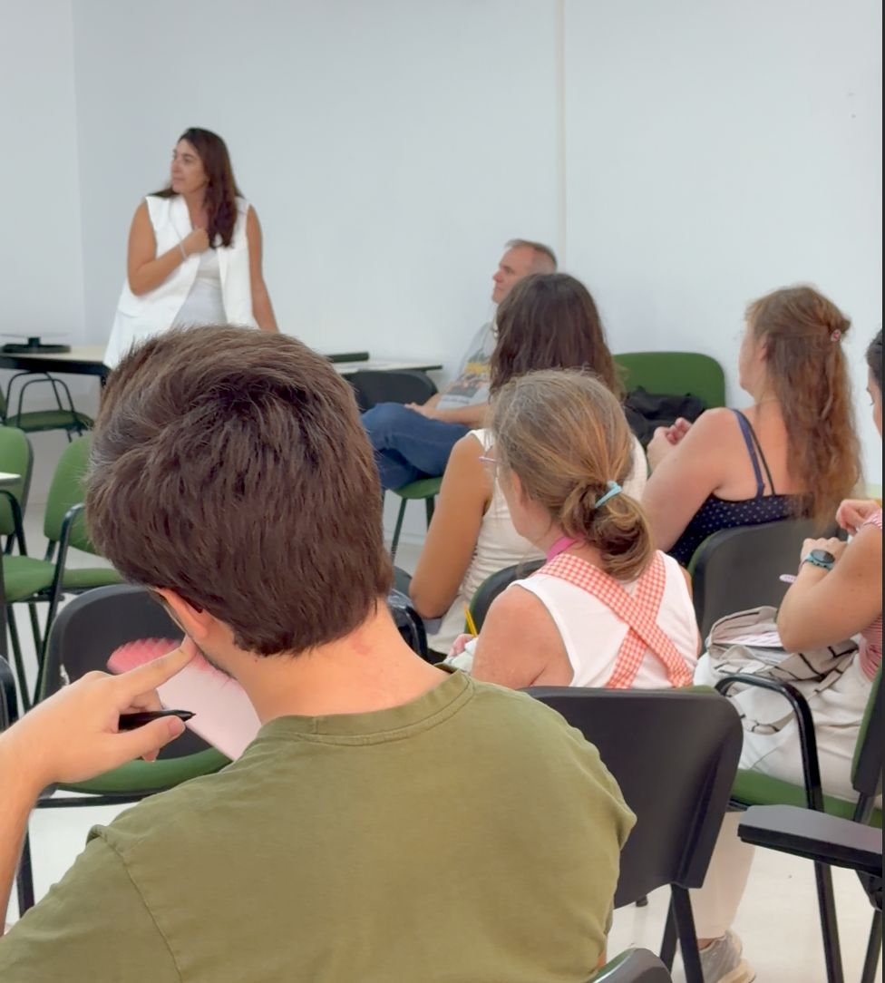 Conil inicia una nueva edición de su curso básico de lengua de signos con tres tardes de clase por semana