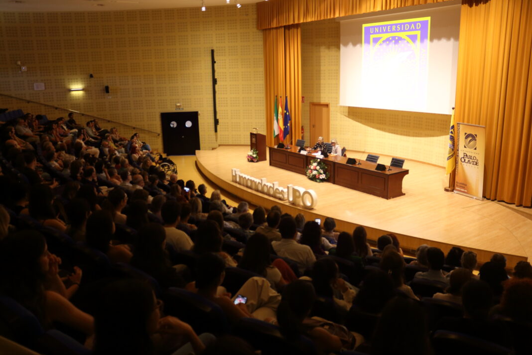 La UPO inicia el curso 2026/2027 con la Lección Primera de María Galiana